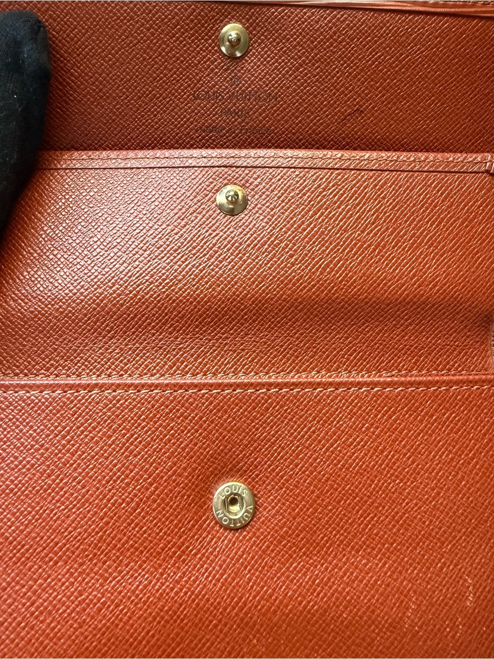 Louis Vuitton EUC Vintage Epi Leather Wallet W/ Box & Ribbon - Picture 9 of 16
